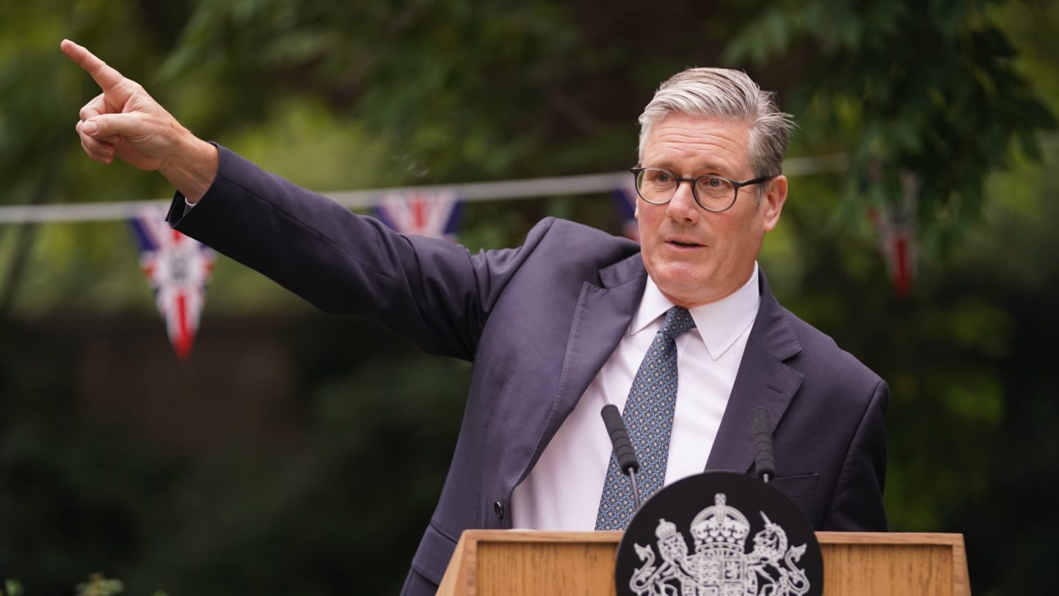 UK’s Starmer reshapes team, names ex-BoE official as top economic adviser