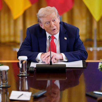 Trump signs order calling for improved government design