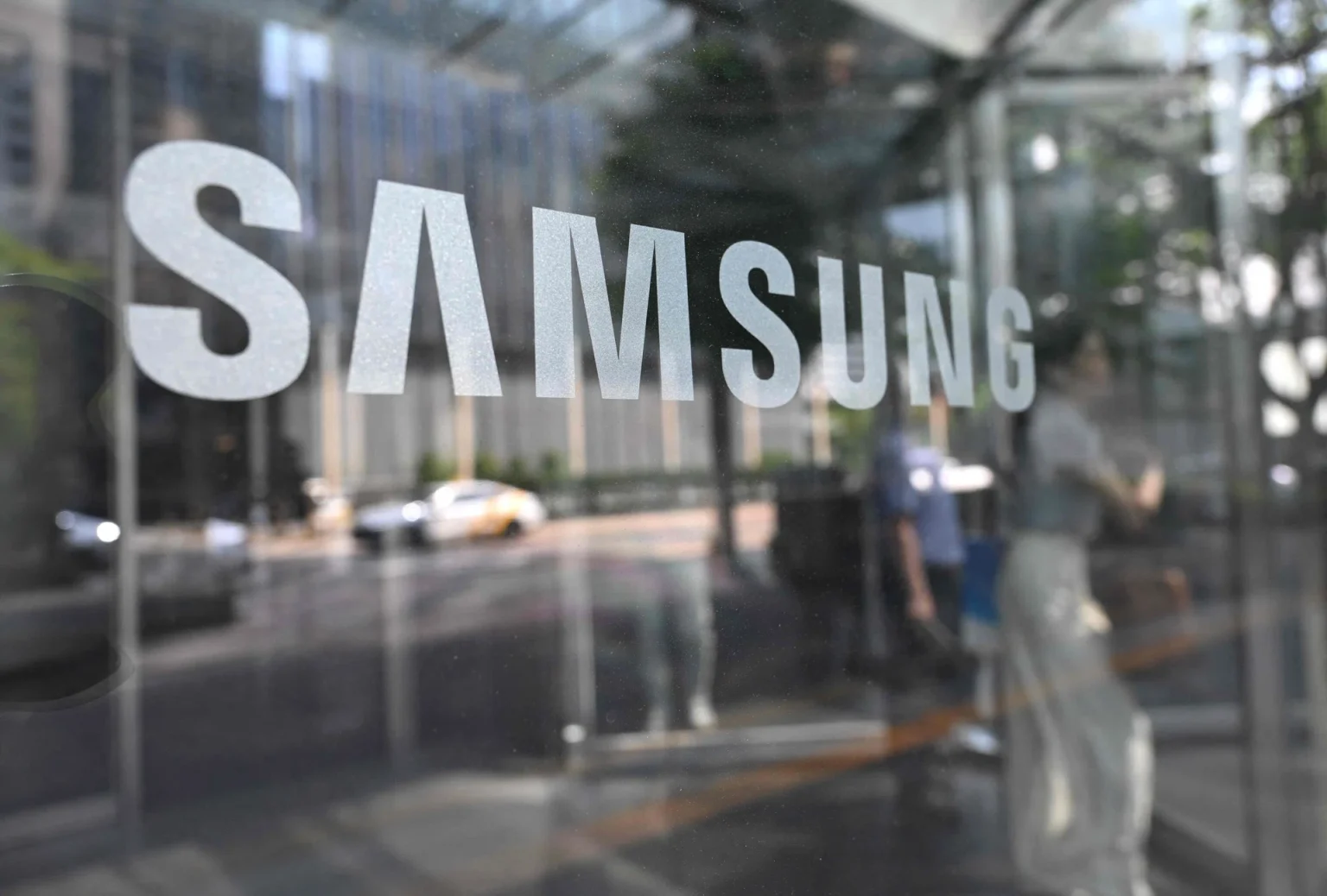 Samsung Electronics family to sell 1.7 trillion won stake amid share rally