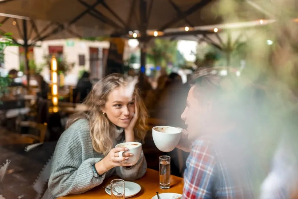 10 Common Early Dating Mistakes That Instantly Kill Attraction