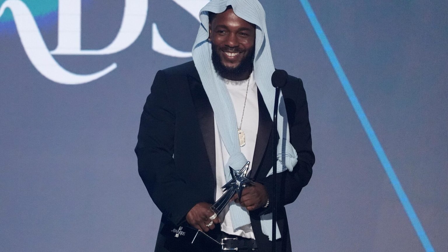 ‘SNL’ wins big for season 50 at the Creative Arts Emmys. Obama, Kimmel and Lamar also take trophies