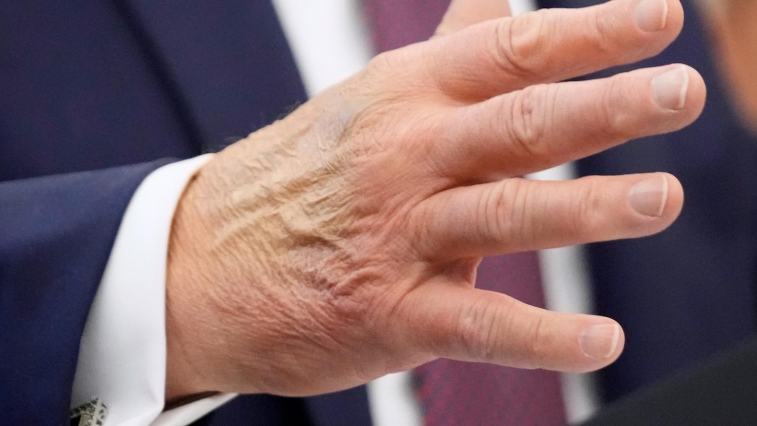 Trump addresses health rumors after days without public events