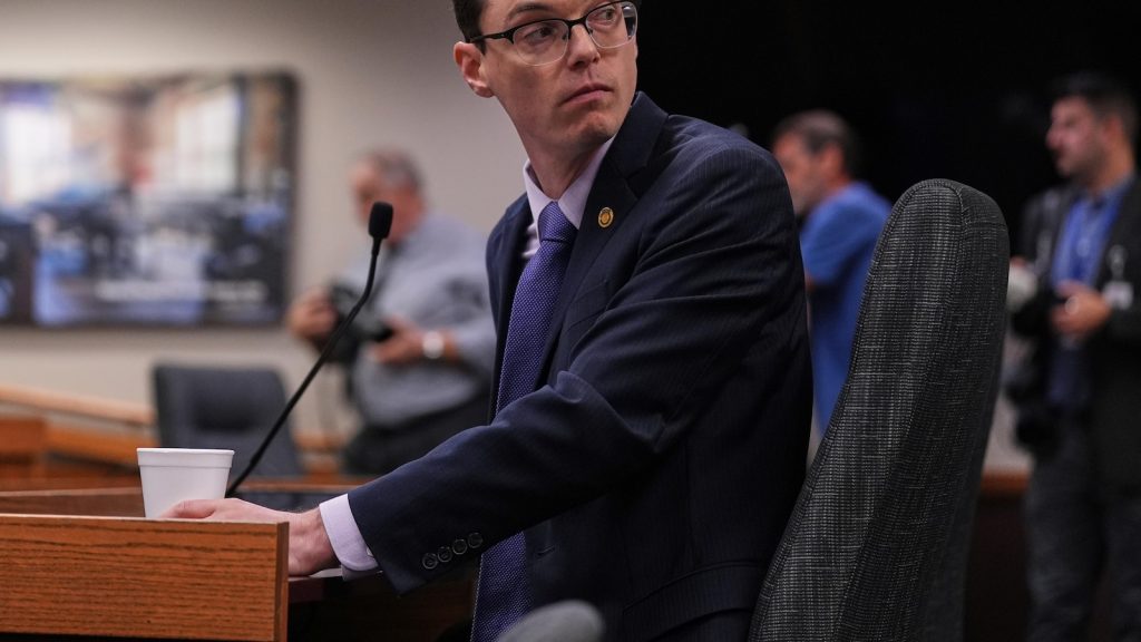 Trump-backed plan to redraw Missouri congressional districts draws opposition at first hearing