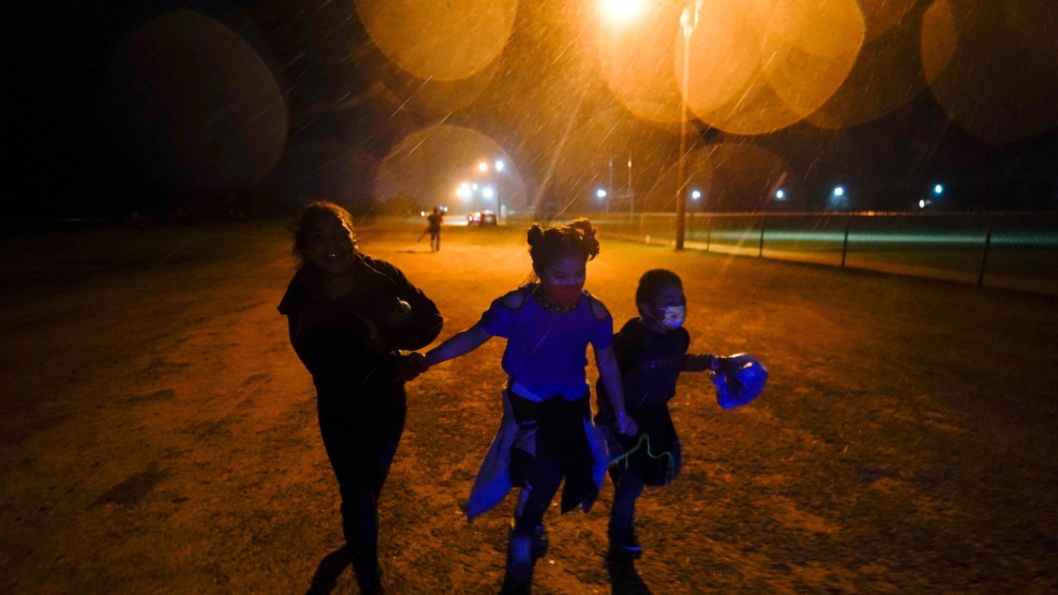 Chaotic showdown over Guatemalan children exposes fault lines in Trump’s deportation push