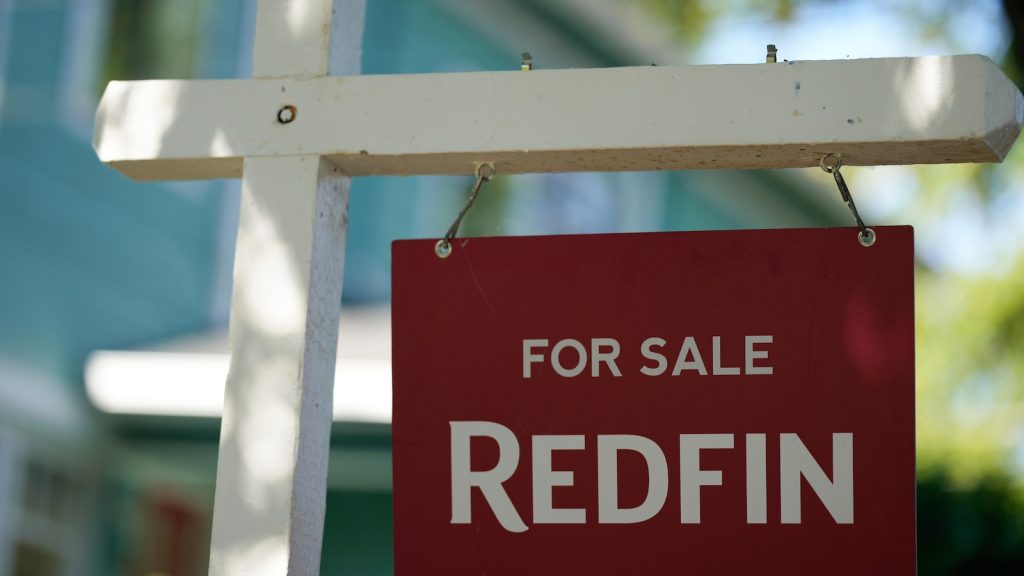 Average rate on a 30-year mortgage drops to 6.5%, lowest level since last October