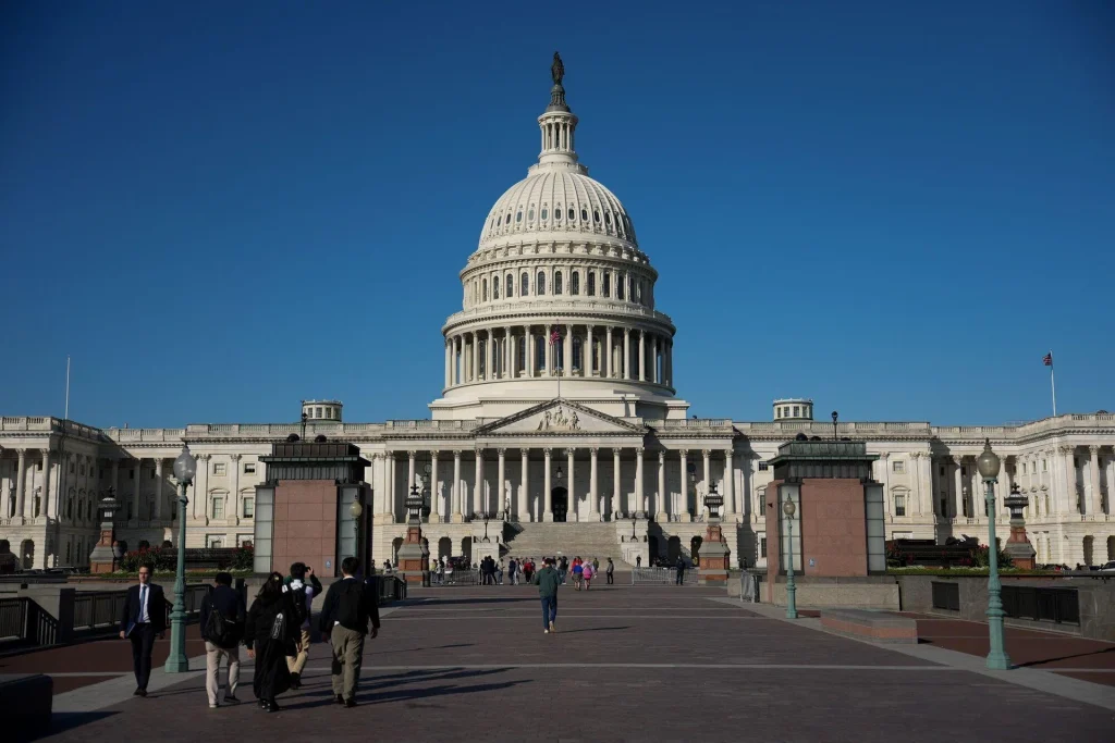 US judge halts shutdown layoffs as Trump threatens 10,000 jobs