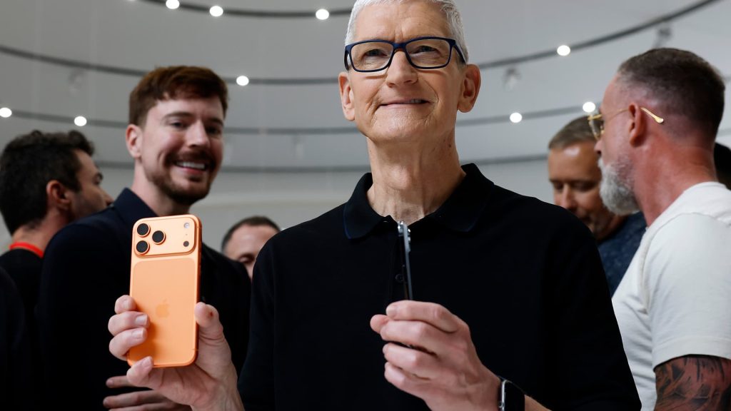Apple removes ICE tracking apps after Trump AG pressure