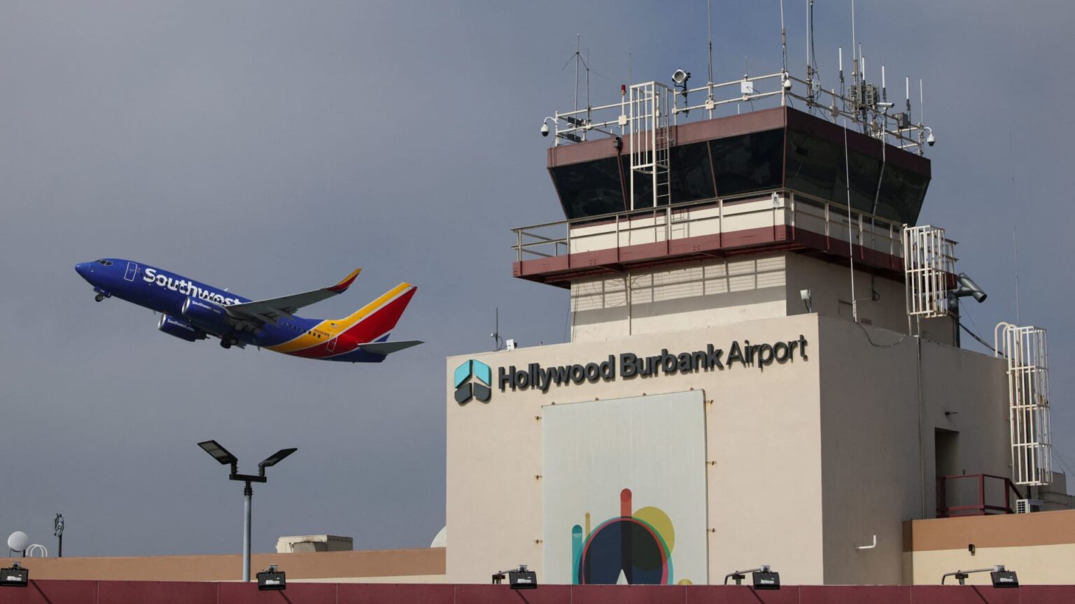 U.S. air traffic control staffing hit for second day, delaying flights