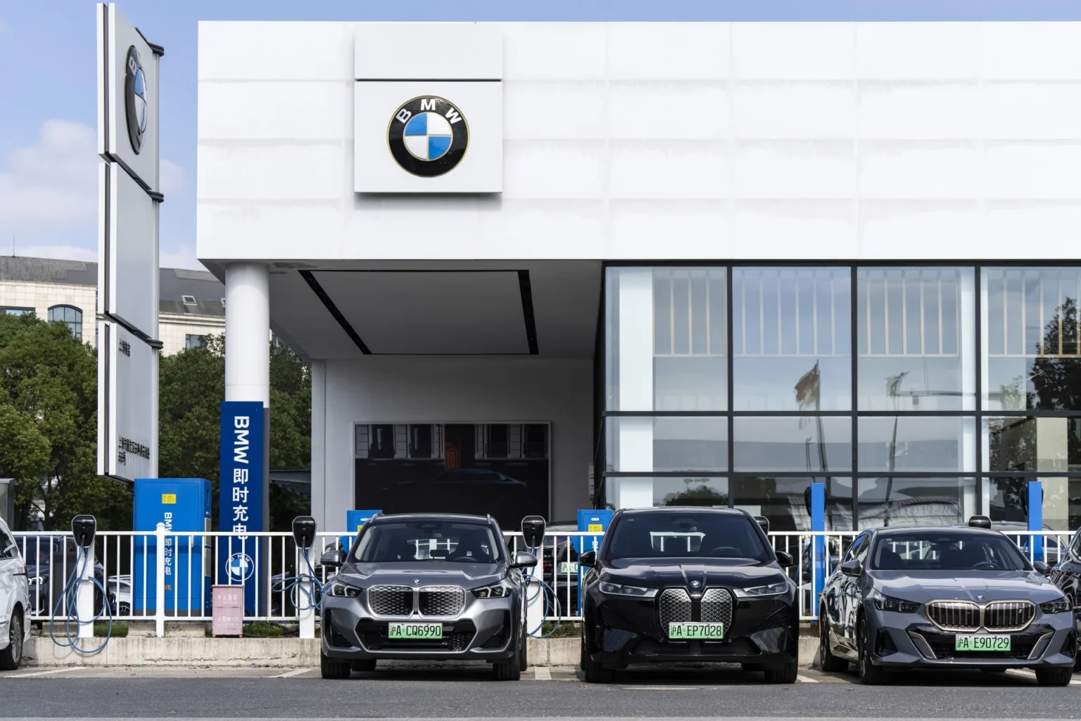 BMW cuts annual guidance on weak China sales, tariff costs