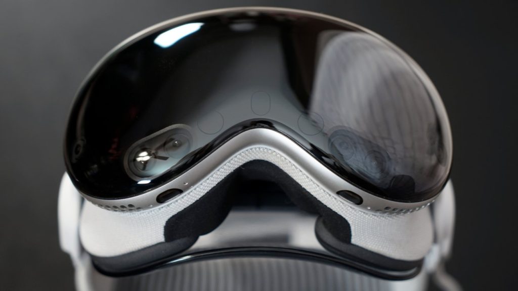 Apple shifts priorities from lighter Apple Vision Pro to smart glasses
