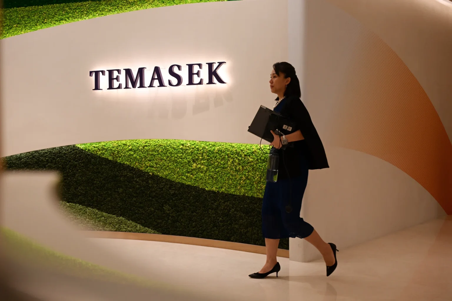 Placements continue, Sert buys back units