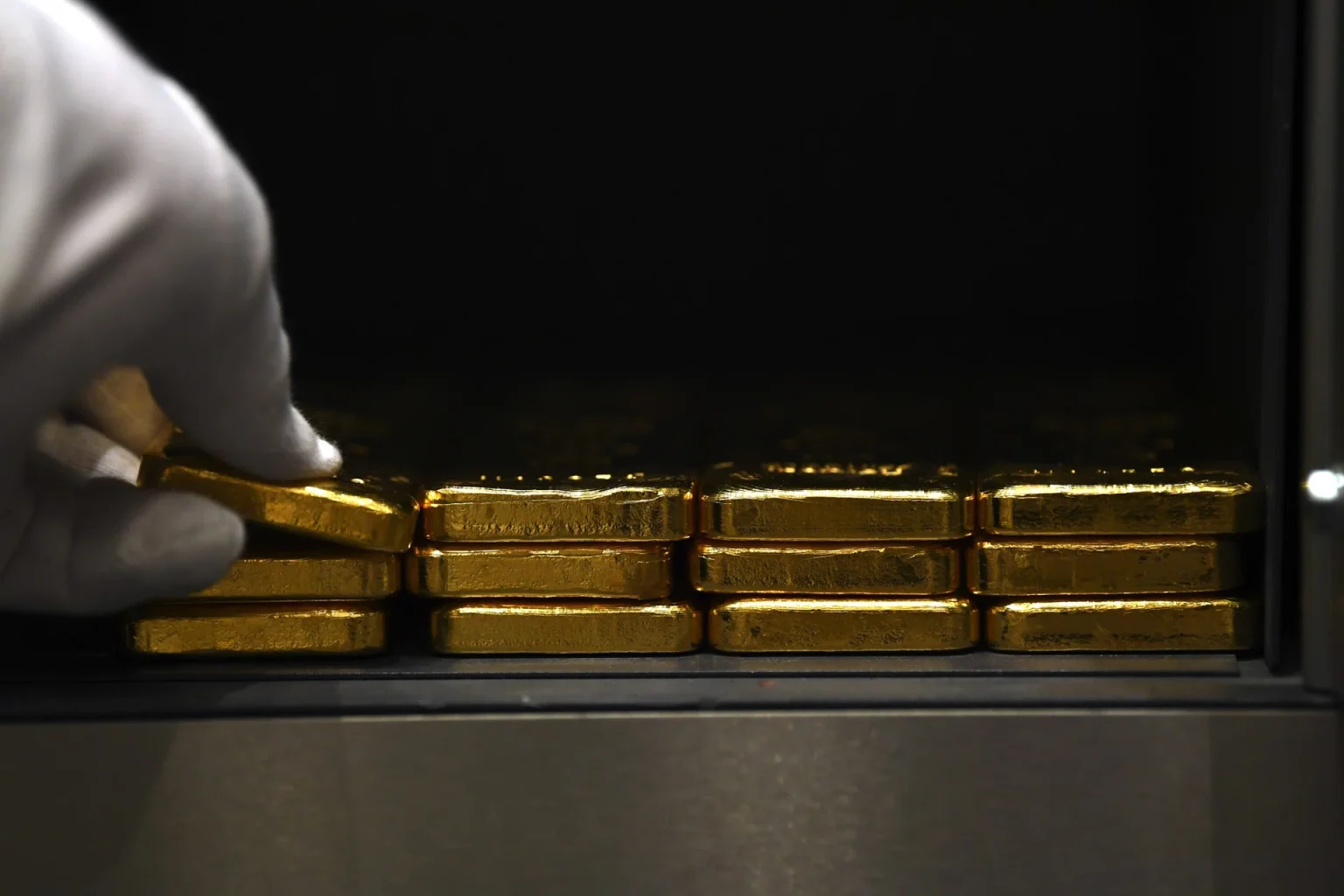 Gold poised for eighth weekly rise on firm safe-haven demand