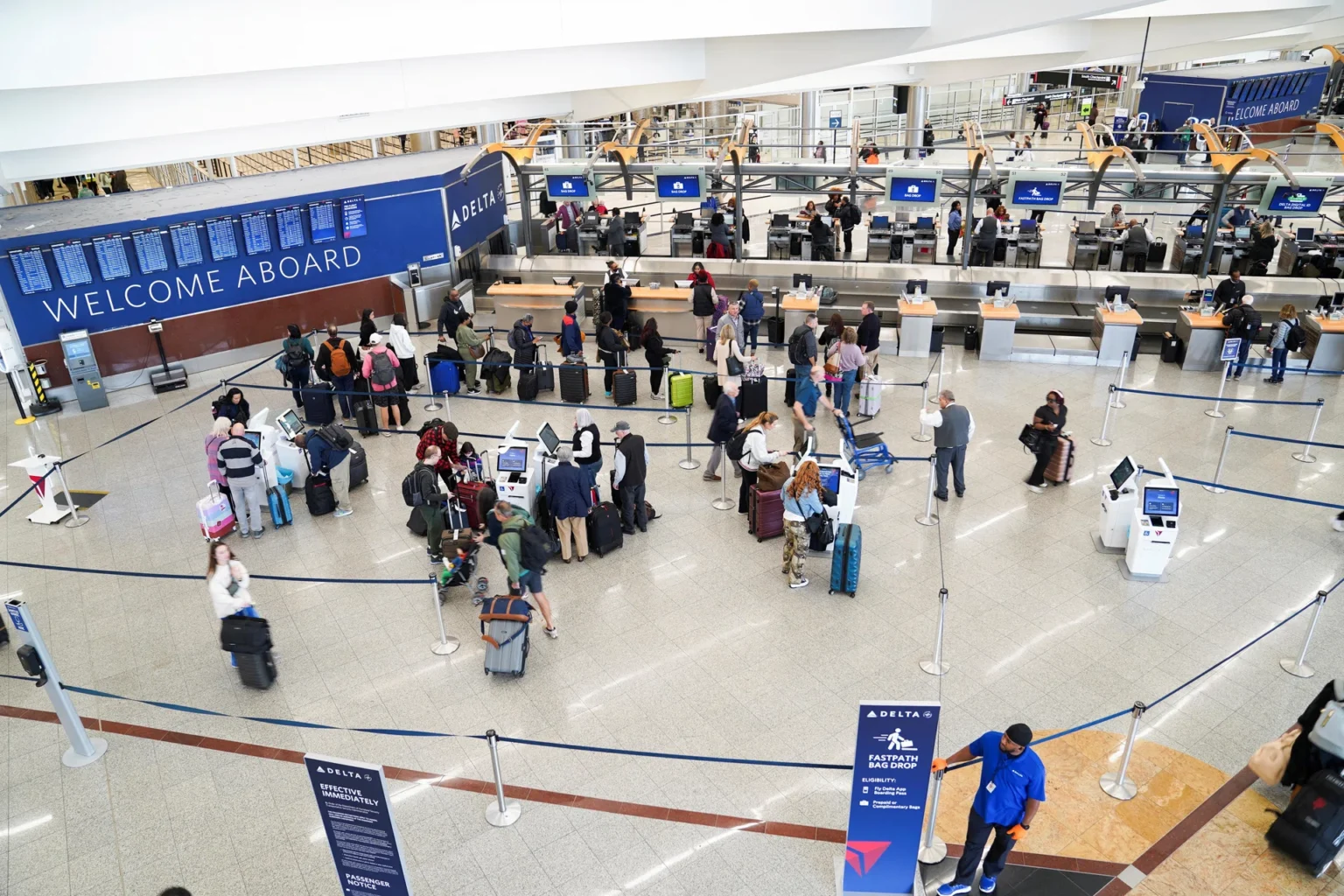 US air traffic control staffing hit for second day, delaying flights