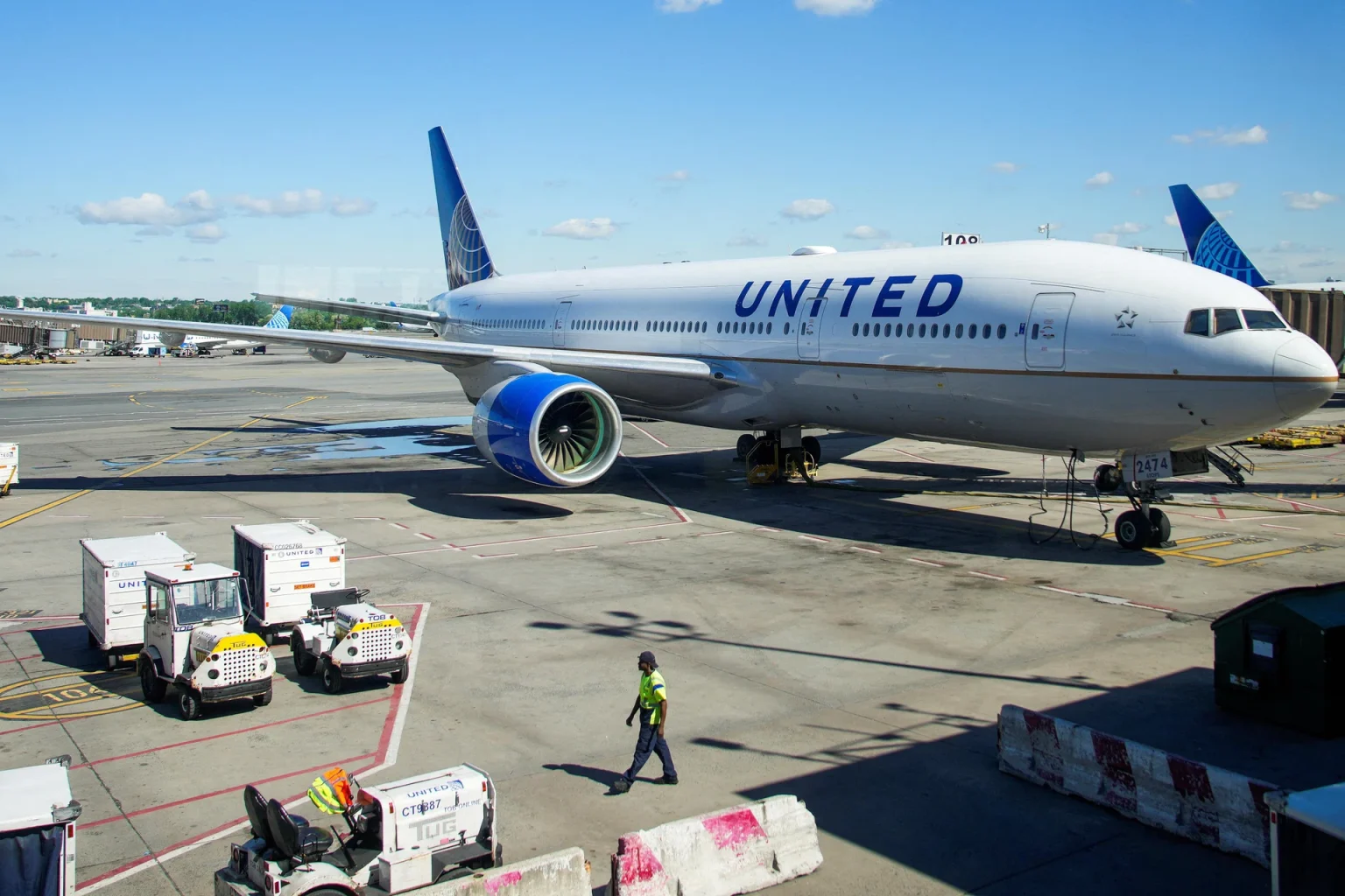 United sees demand ‘strengthening’ as profits edge lower