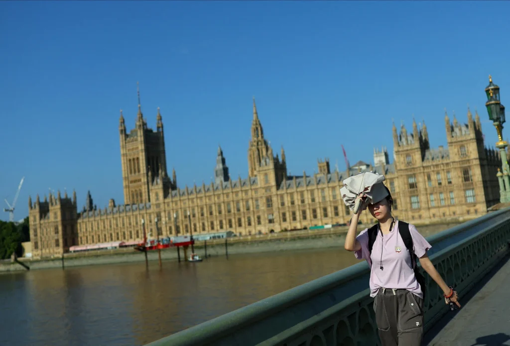 Britain must urgently prepare for hotter temperatures, climate advisers warn