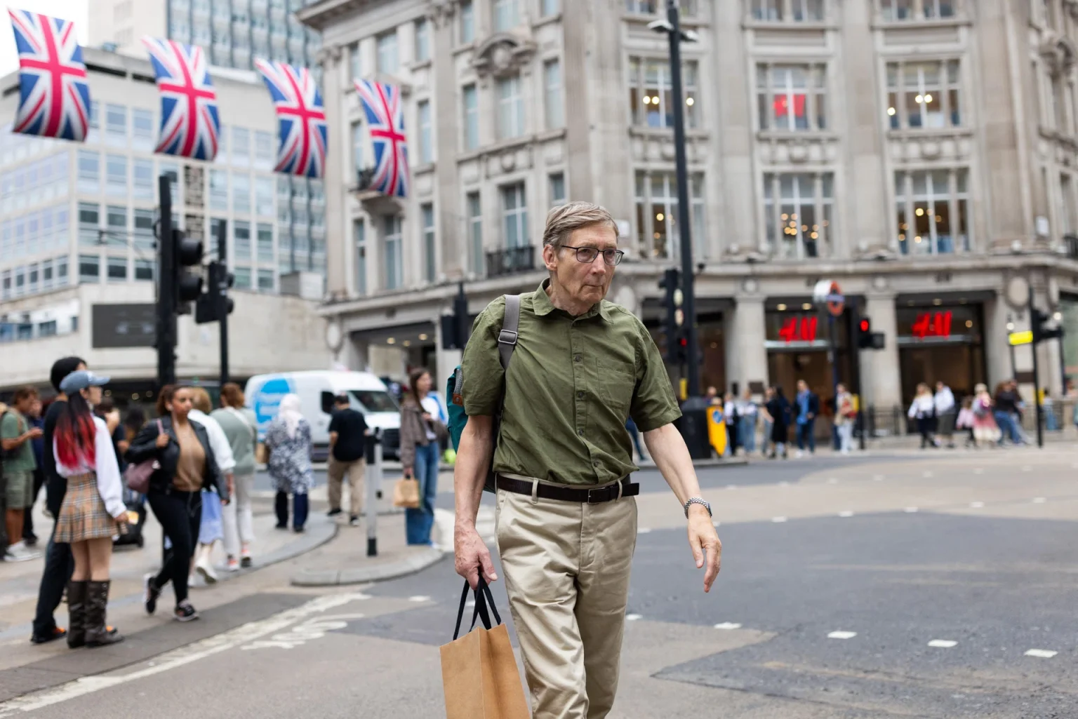 UK consumer spending slows ahead of Reeves budget, retailers say