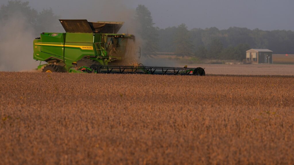 Trump plans aid package for US soybean farmers while seeking trade deal with China