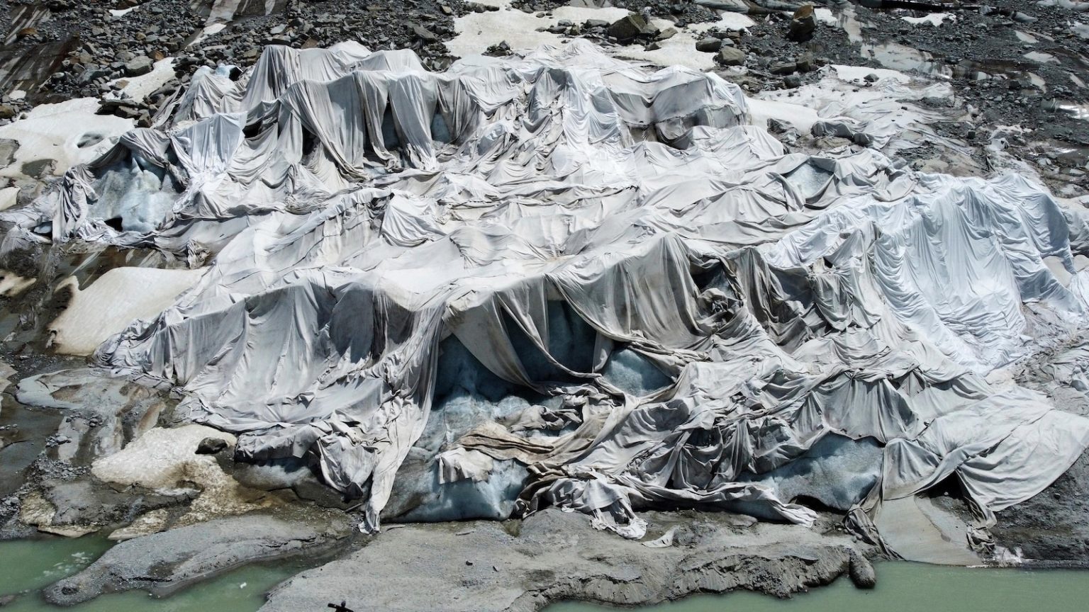 Swiss glaciers shrank 3% this year, the fourth-biggest retreat on record