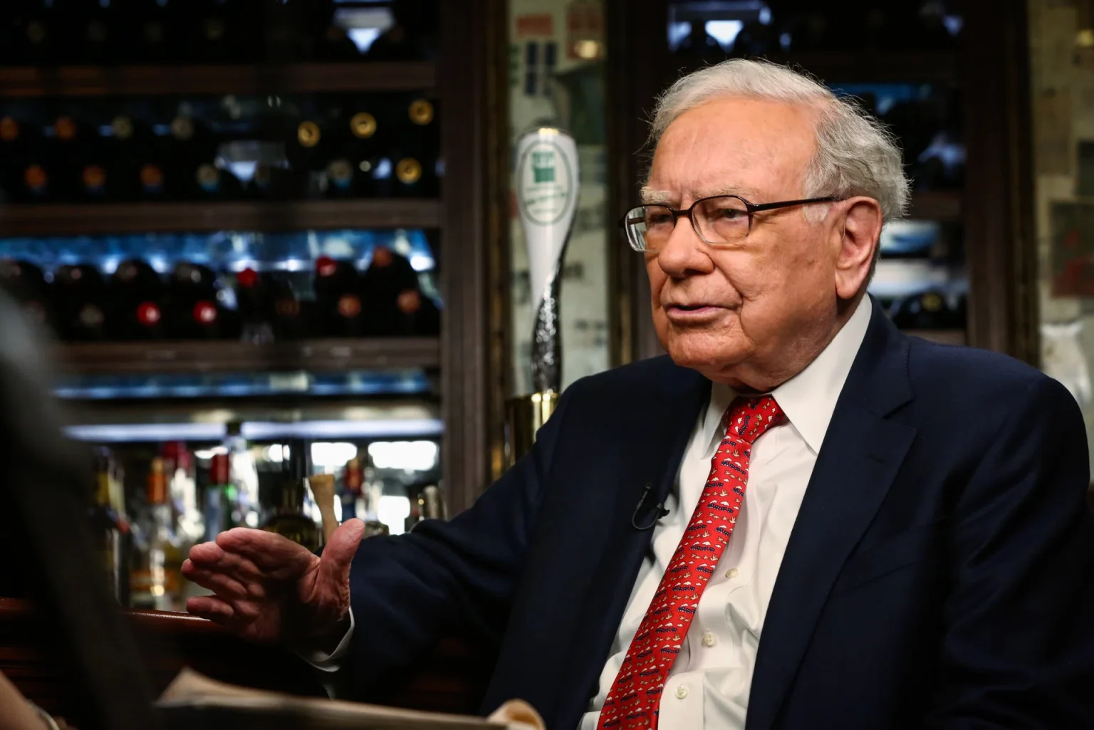Buffett acquires US$4.9 billion stake in Google parent Alphabet