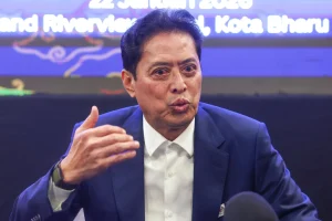 Malaysia’s Cabinet orders probe into anti-graft chief Azam