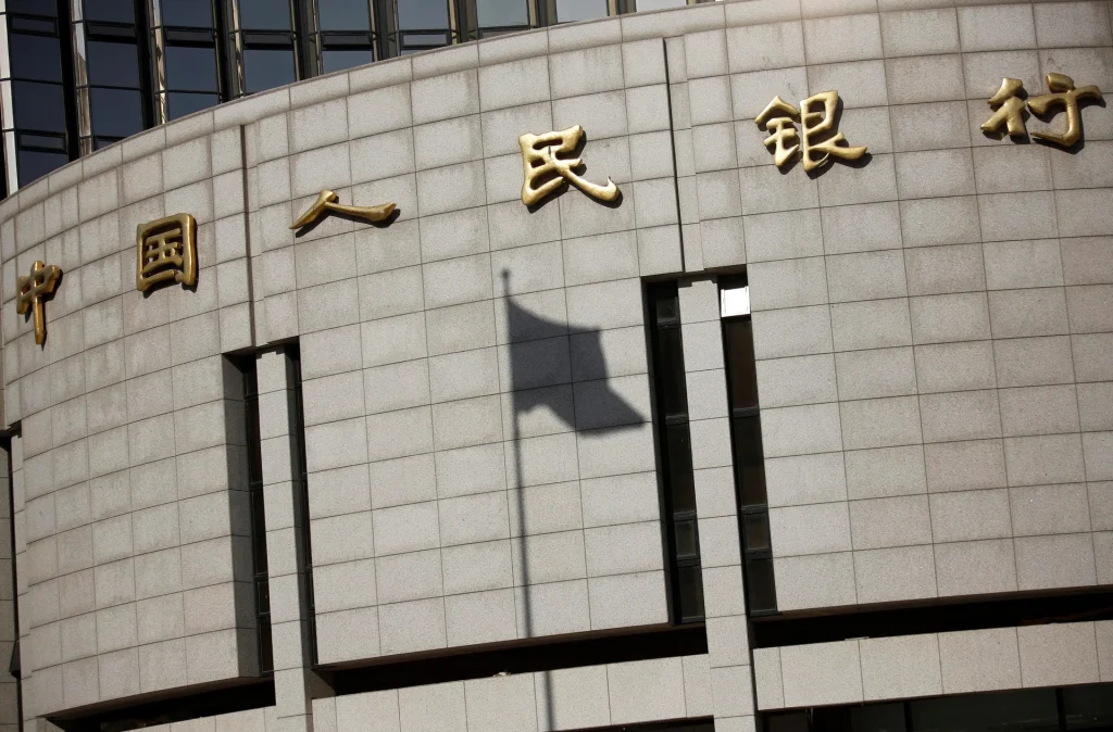 China asks big banks to curb interbank lending to ease cash glut