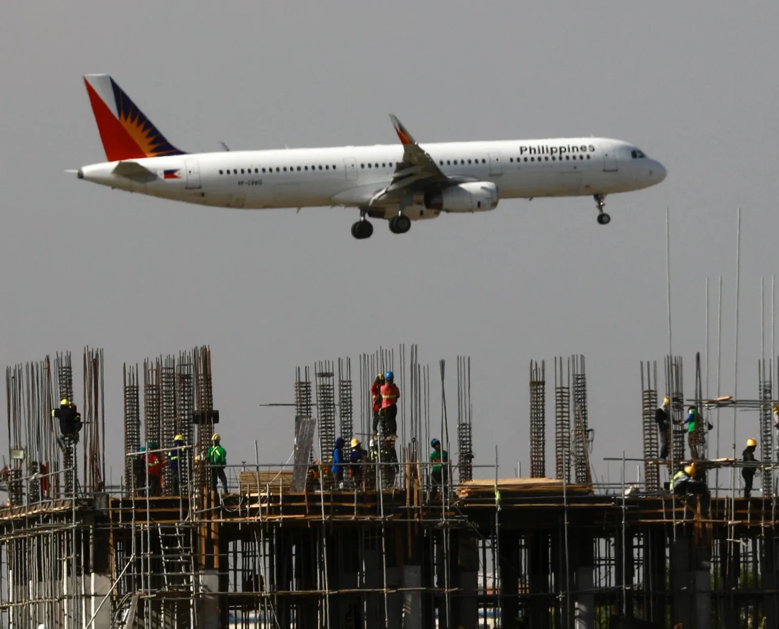 Boeing wins first Philippine Airlines order in two decades