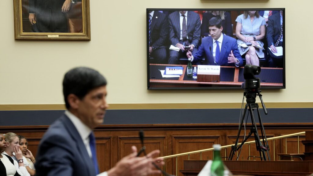 Big Tech rally drowns out Iran war fears, Buffett urges caution