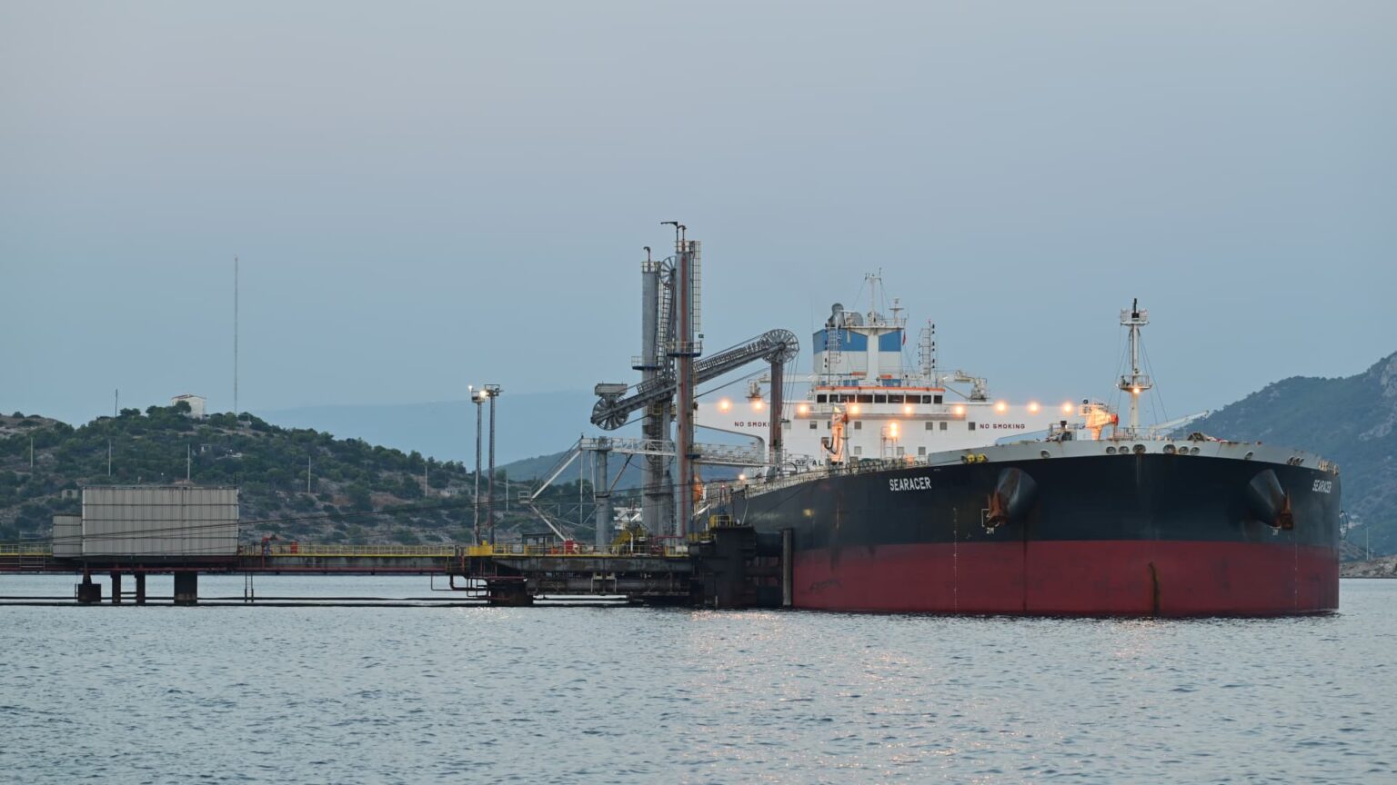 Brent is back at $100 — and Trump renews tariffs