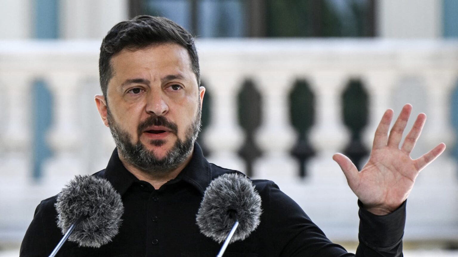 Zelenskyy dismisses Ukraine army chief following protests