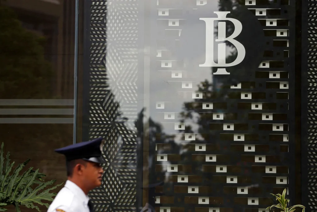 Bank Indonesia keeps rates unchanged, offers incentives to attract inflows