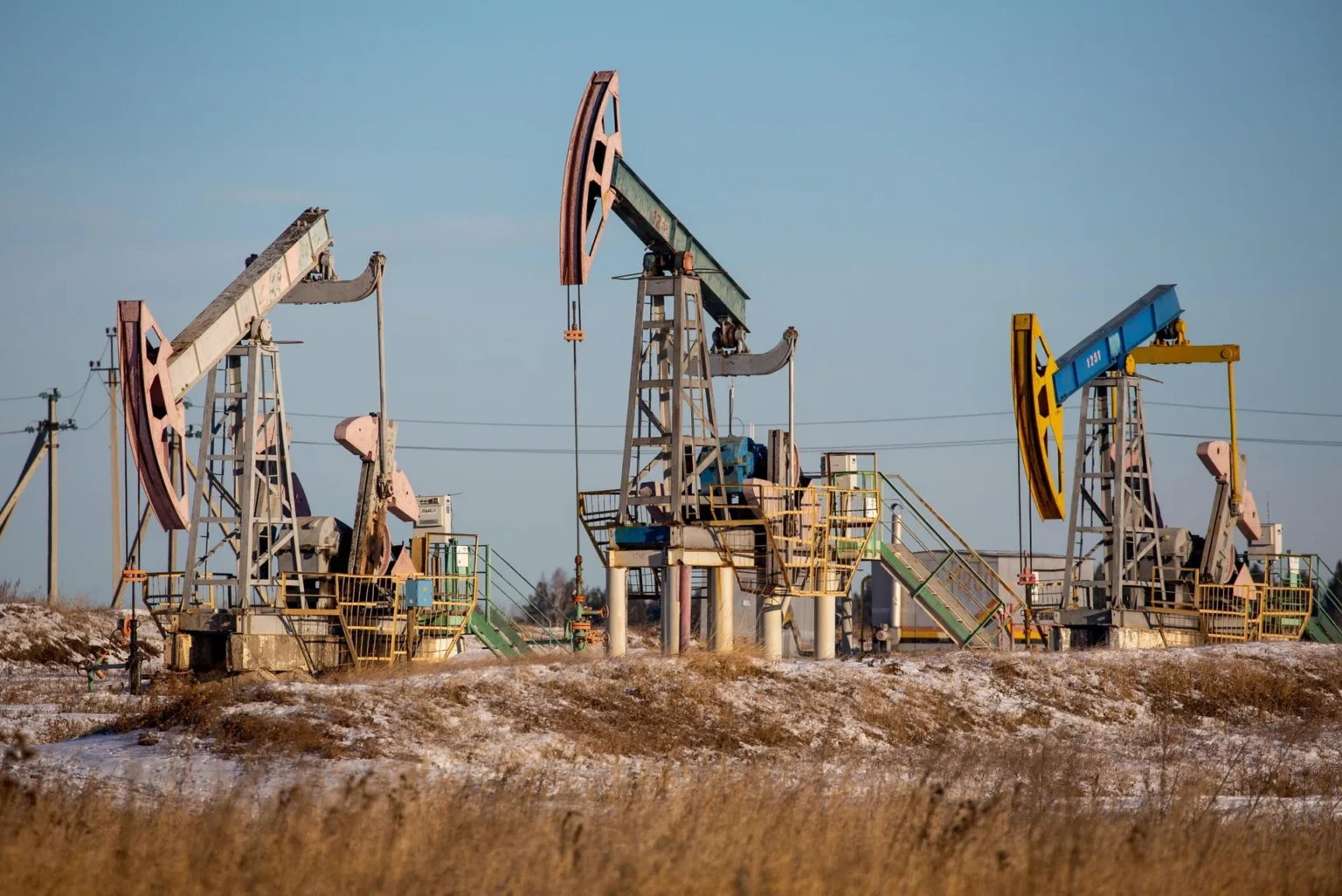 Oil steadies after gains as Hormuz ship attacks threaten supply
