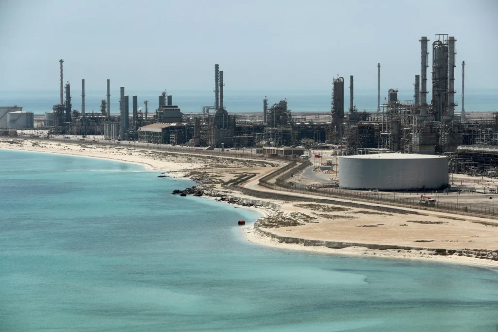 Oil falls on report China pushing for end US-Iran war