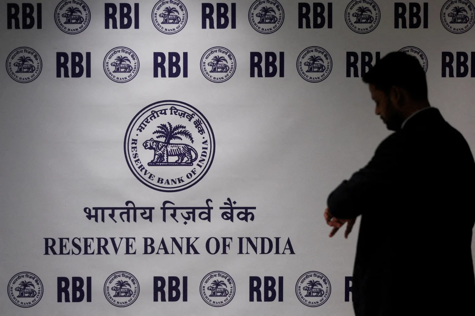 Indian rupee’s return to near-record lows reflects RBI debate on intervention