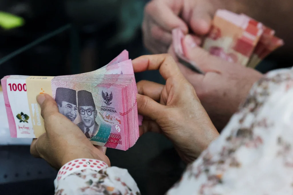 Indonesia central bank keeps rates unchanged, defying hike expectations