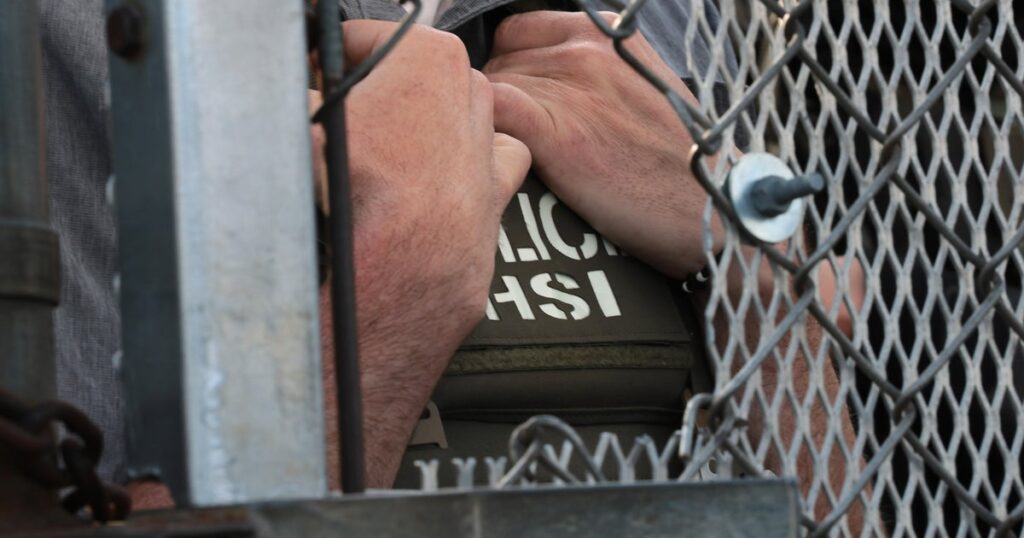 FBI agents told to stand down on assault probes involving ICE officers; DOJ denies policy shift