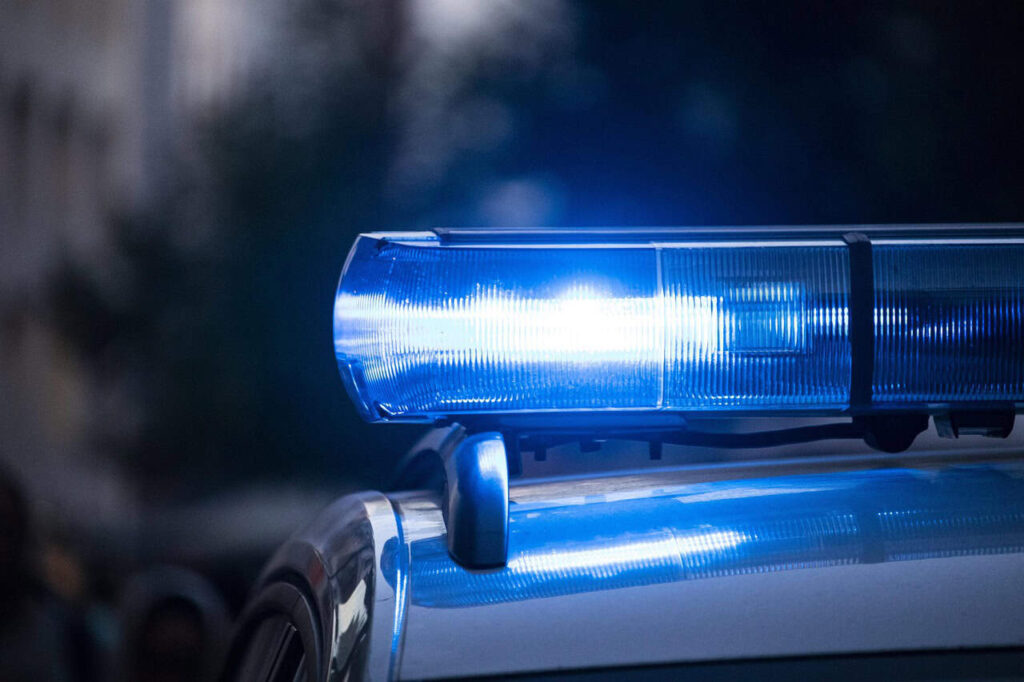 Irish police find explosive device in car near border