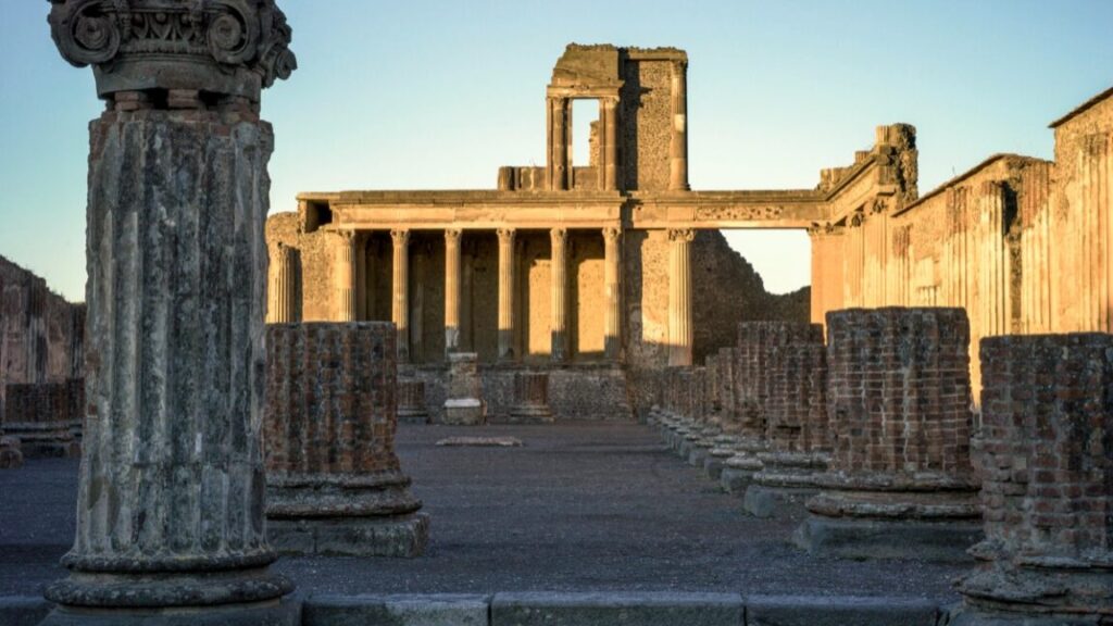 Let Tom Hiddleston be your guide to Pompeii’s final day