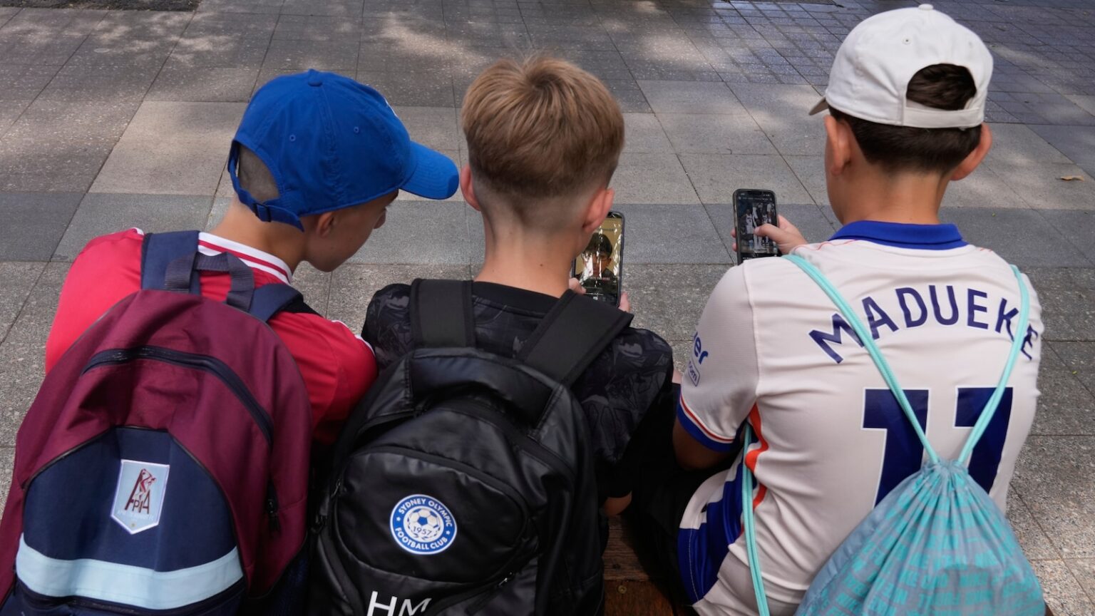 French lawmakers race to introduce an under-15 social media ban before the new school year