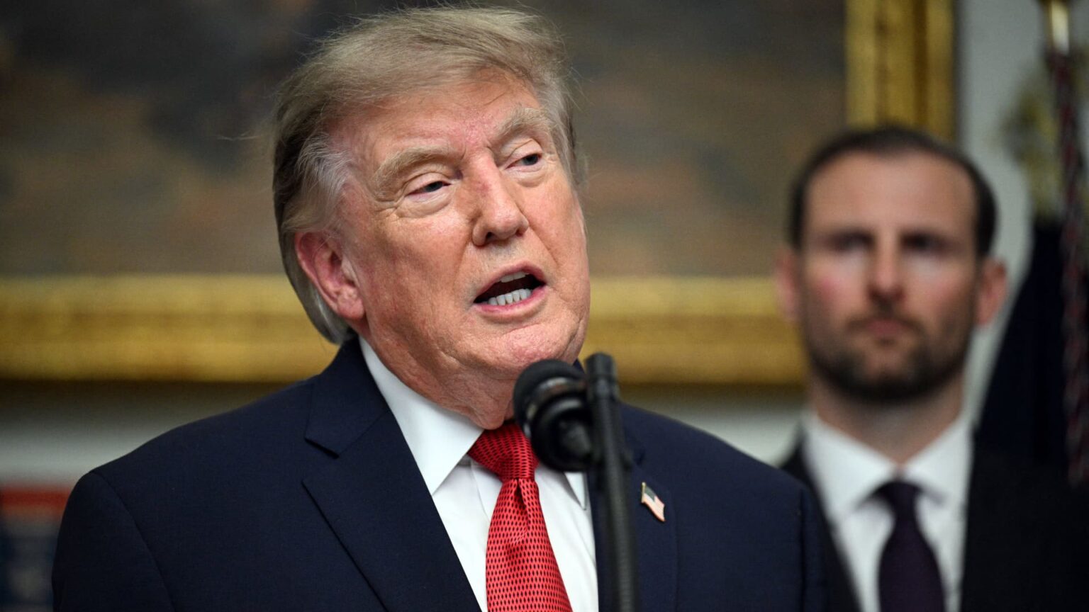 Trump declares ‘economic warfare’ on Iran, threatens its backers