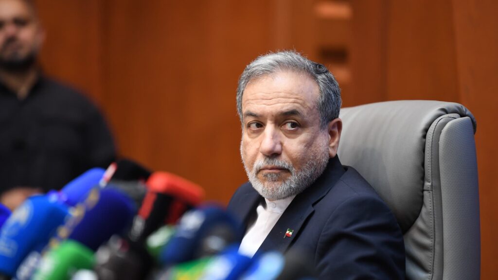Iran calls for countries to defy U.S. sanctions, pushes for diplomacy