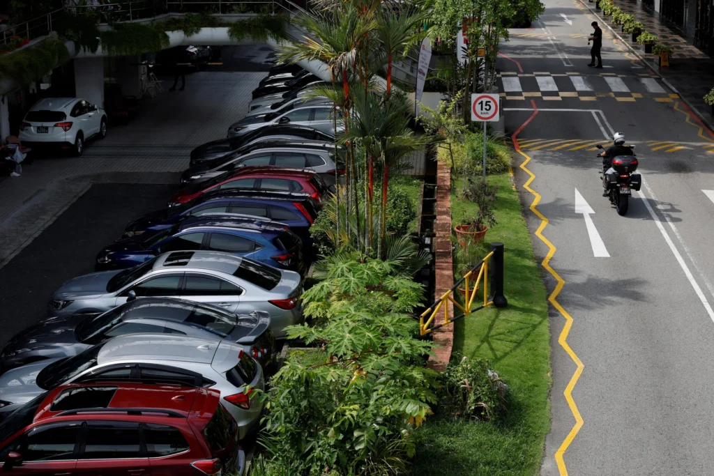 Cat A COE premium eases 1.7% to S$123,890; Cat B price stays flat