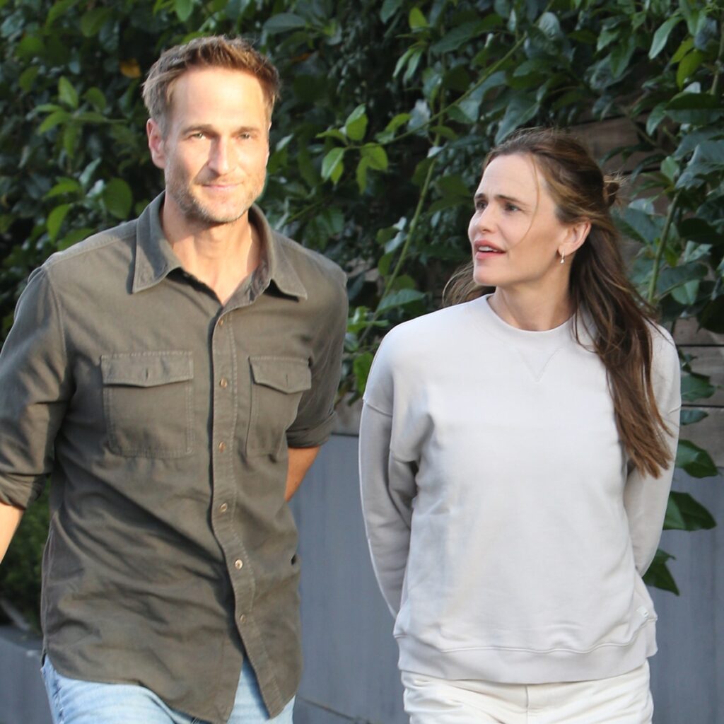 Jennifer Garner, Boyfriend John Miller Show Subtle PDA During L.A. Date