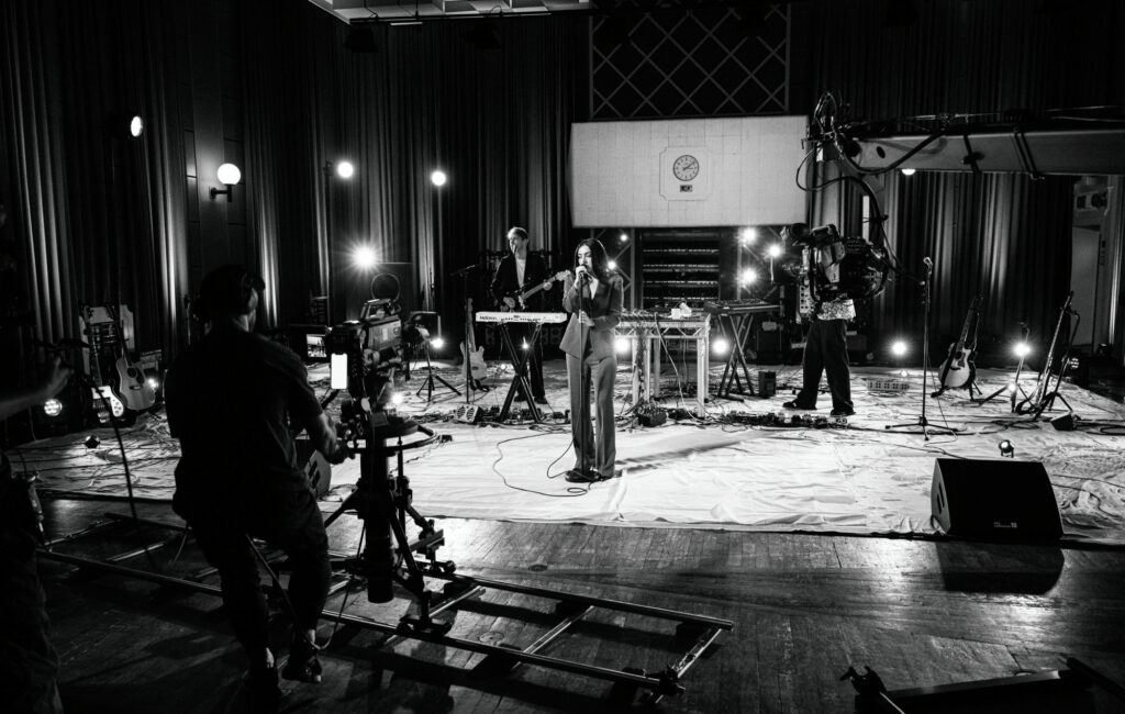Charli XCX records intimate performance and interview from Maida Vale, says ‘2007’ is “about making TikToks”
