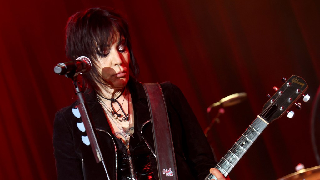 Joan Jett Cancels Tour Dates Amid Surgery Recovery