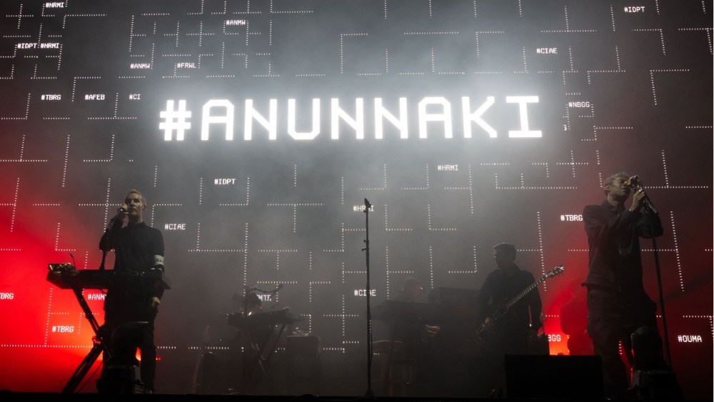 Massive Attack Duo Banned From Singapore Over Palestinian Flag Display
