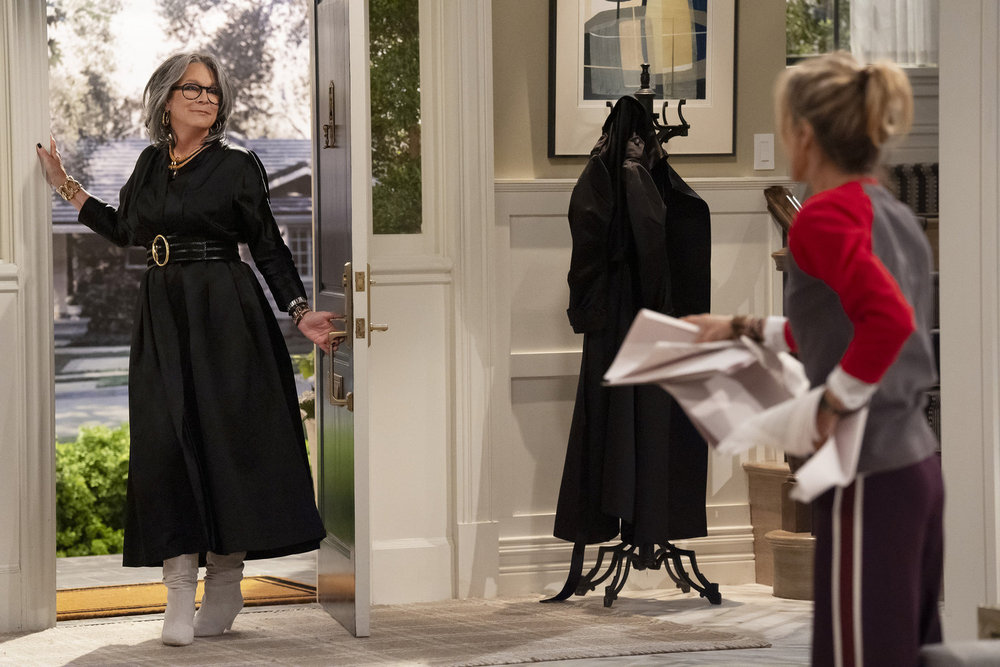 ‘Newlyweds’ Jamie Lee Curtis On Why She “Begged” Her Agents For Sitcom