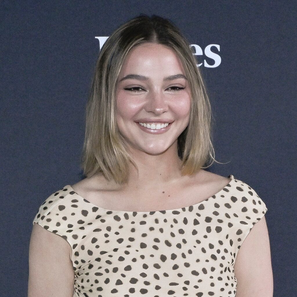 Madelyn Cline Dating Michael Reyes, Debuts Relationship in PDA Photos