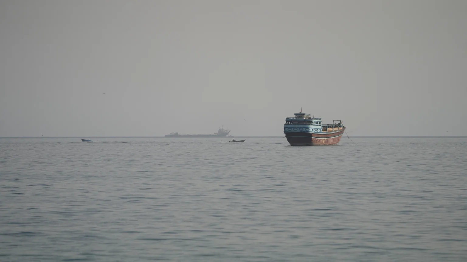 Oil climbs over US$1 on tanker attacks, no progress on peace