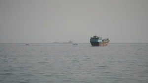 Oil climbs over US$1 on tanker attacks, no progress on peace