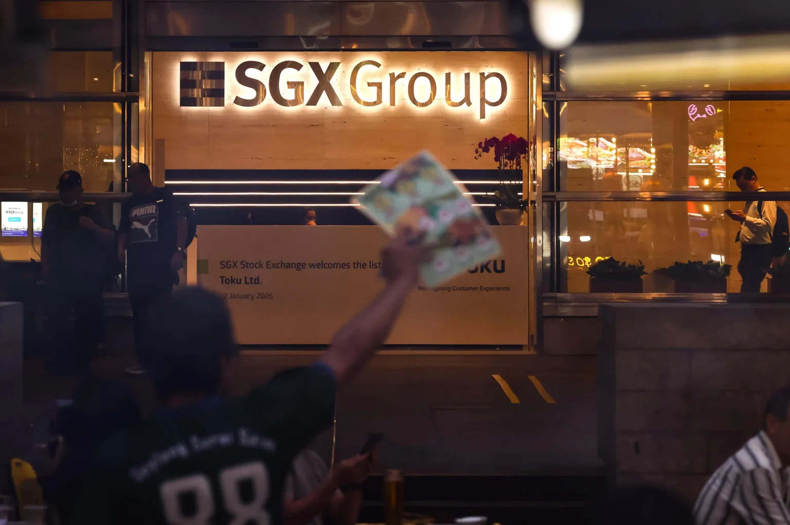 Singapore stocks fall on Thursday; STI down 0.4%